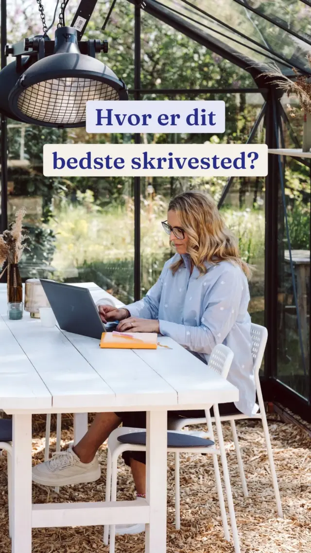 ✍ Skrivestedet har for nogen stor indflydelse på, hvor godt man kan arbejde🤗 Kunsten er at finde et sted, der giver dig motivation, hjælper dig med at holde fokus og gør det muligt for kreativiteten at blive sluppet fri!🤩📝

Her er 10 idéer til forskellige skrivesteder:
1. Et stille hjørne derhjemme
2. En hyggelig café
3. På biblioteket
4. I naturen
5. I toget
6. På sofaen
7. På et kontor
8. Ved havet
9. På landet
10. Hos en skriveven

💬 Fortæl os om dit eget yndlingsskrivested!😍 Og hvor kan du slet ikke arbejde?🥴
.
.
.
.
.
#motivation #skrivning #forfatterspire #forfatterliv #dklit #skrivelyst #skriveliv #bogglæde #bogelskere #danskebøger #danskeforfattere #bookstagram #bogsnak