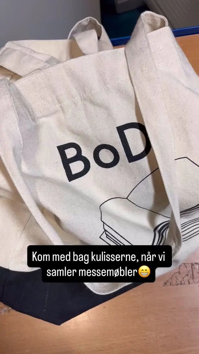 Behind the scenes👀 Messeforberedelserne er i fuld gang, og vi glæder os til om 2 uger, hvor det hele går løs!🤩📚

Kom forbi BoDs stand (C2-074 i hal C)!

Ses vi?🤗
.
.
.
.
.
#bogforum #bogforum2025 #forfatterliv #bøger #bookstagram #dklit #bogelsker
