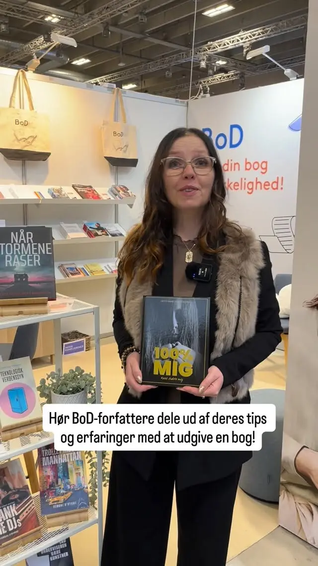 Mangler du det sidste skub til at komme i gang med din egen bog?📚✍️ Vi har haft en snak med nogle af de skønne og modige BoD-forfattere, der har lagt vejen forbi vores stand i løbet af Bogforum-weekenden - TAK for jer!🤗

Her kan du høre nogle af deres tips til nye forfattere, der står overfor at udgive en bog selv💪

Har du selv udgivet en bog, så del endelig dine egne tips i en kommentar!🤩

Kæmpe tak til de medvirkende forfattere: @mettemoffuniverset @_roseiam, @janetjarndorf_, @sandstrom999, @annafosdal, @tommy_dan_larsen og Anders Damkjær Møller

.
.
.
.
.
#bogforum #bogforum2025 #bookstagram #forfatterspire #bøger #dklit #forfatter #skrivelyst #bogsnak