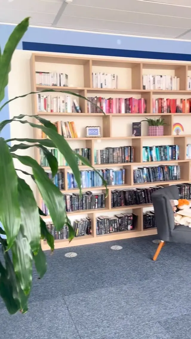 Glædelig Verdens Bogdag! 📚 En bog er ikke bare en bog!
Det er idéer, drivkraft og hjerteblod❤️ Og vi er så glade for at hjælpe så mange forskellige bøger ud i verden! Vi hylder derfor (også) i dag alle vores skønne forfattere for at pryde bogverdenen med mangfoldige bøger i alle afskygninger! ✨

Har du selv udgivet en bog? 📖 Fyld kommentarsporet med titlen og emnet på jeres bøger, så vi kan hylde dem og se, hvor mange forskellige bøger, der findes! 👇📚

VERDENS BOGDAG | VI ELSKER BØGER | MANGFOLDIGHED